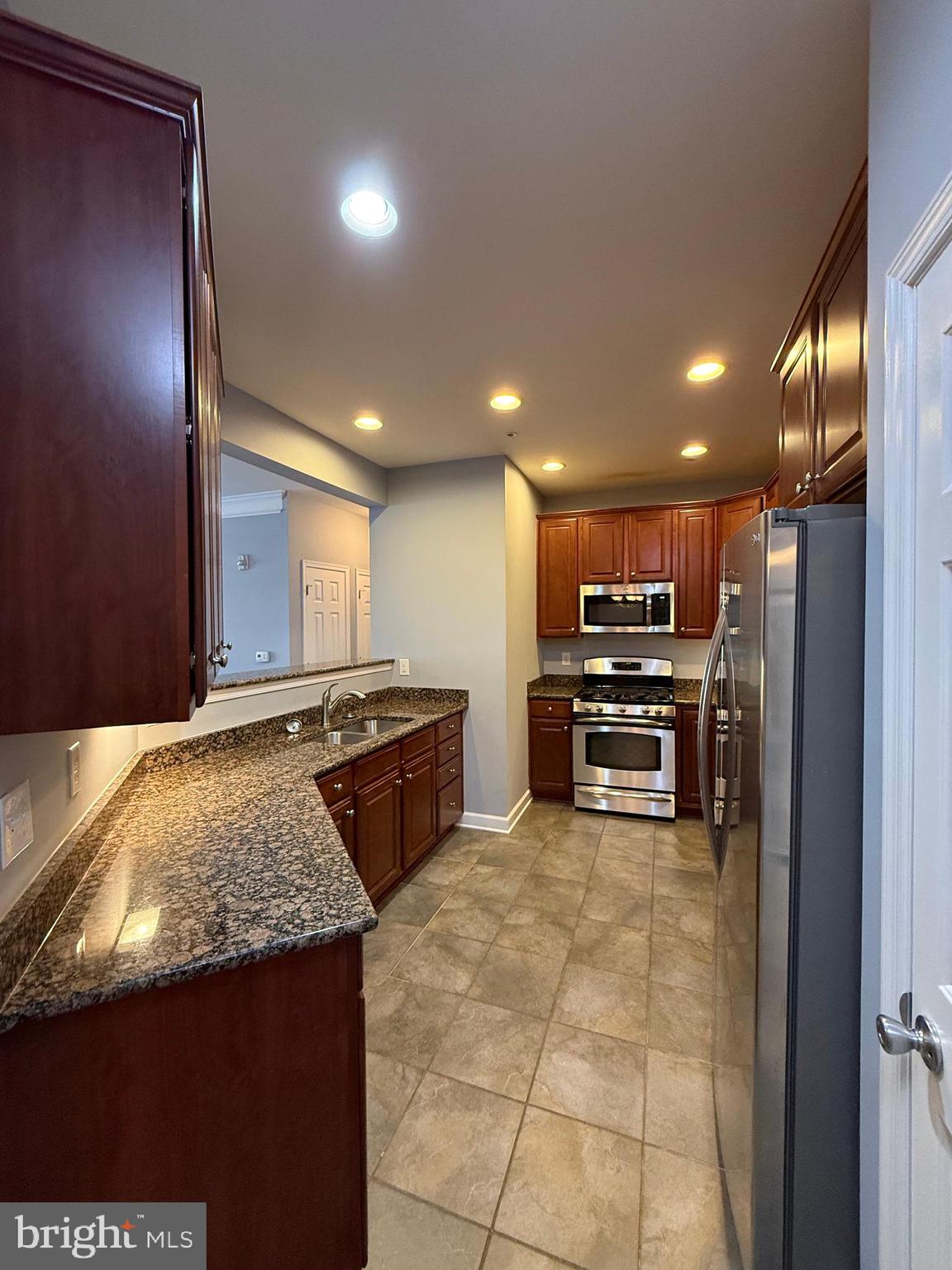 COBBLESTONE SQUARE - Residential Lease