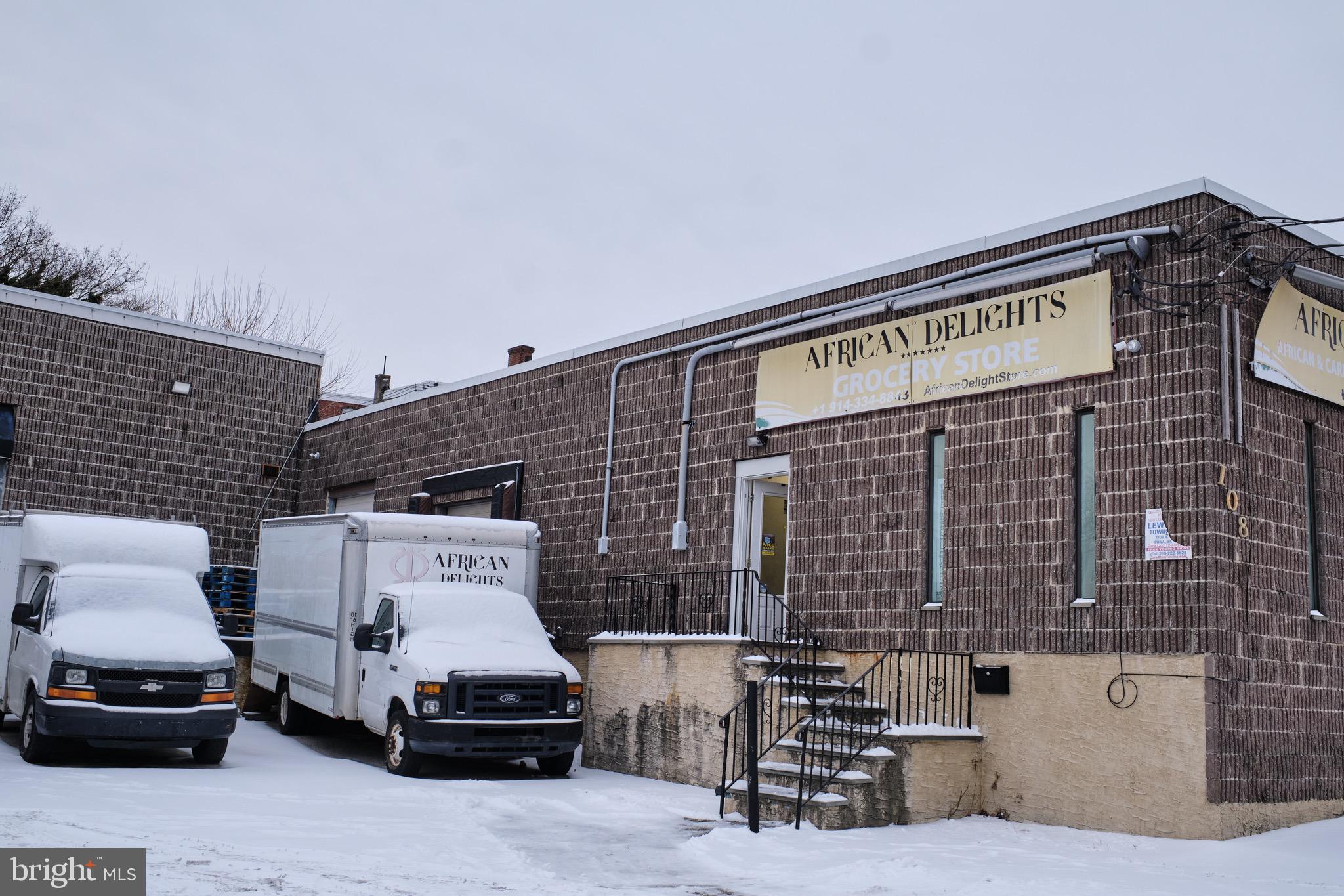 Location, location, location! Enjoy this advantageously situated retail, cold storage and warehouse space for your business. Commercial space is equipped with 2 loading docks (shared), private parking, 2 cold storage freezers, a warehouse, an office and a private bathroom. Schedule your showing today. NNN lease.