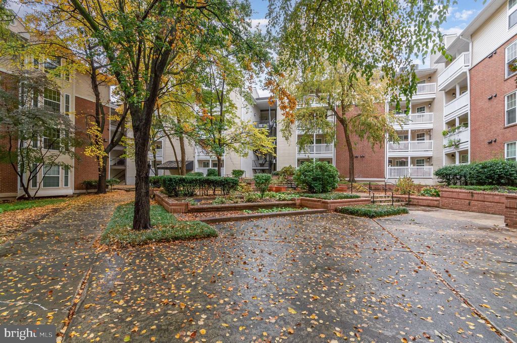 Photo of 1504 Lincoln Way #108, MCLEAN, VA 22102 (MLS # VAFX2275820)