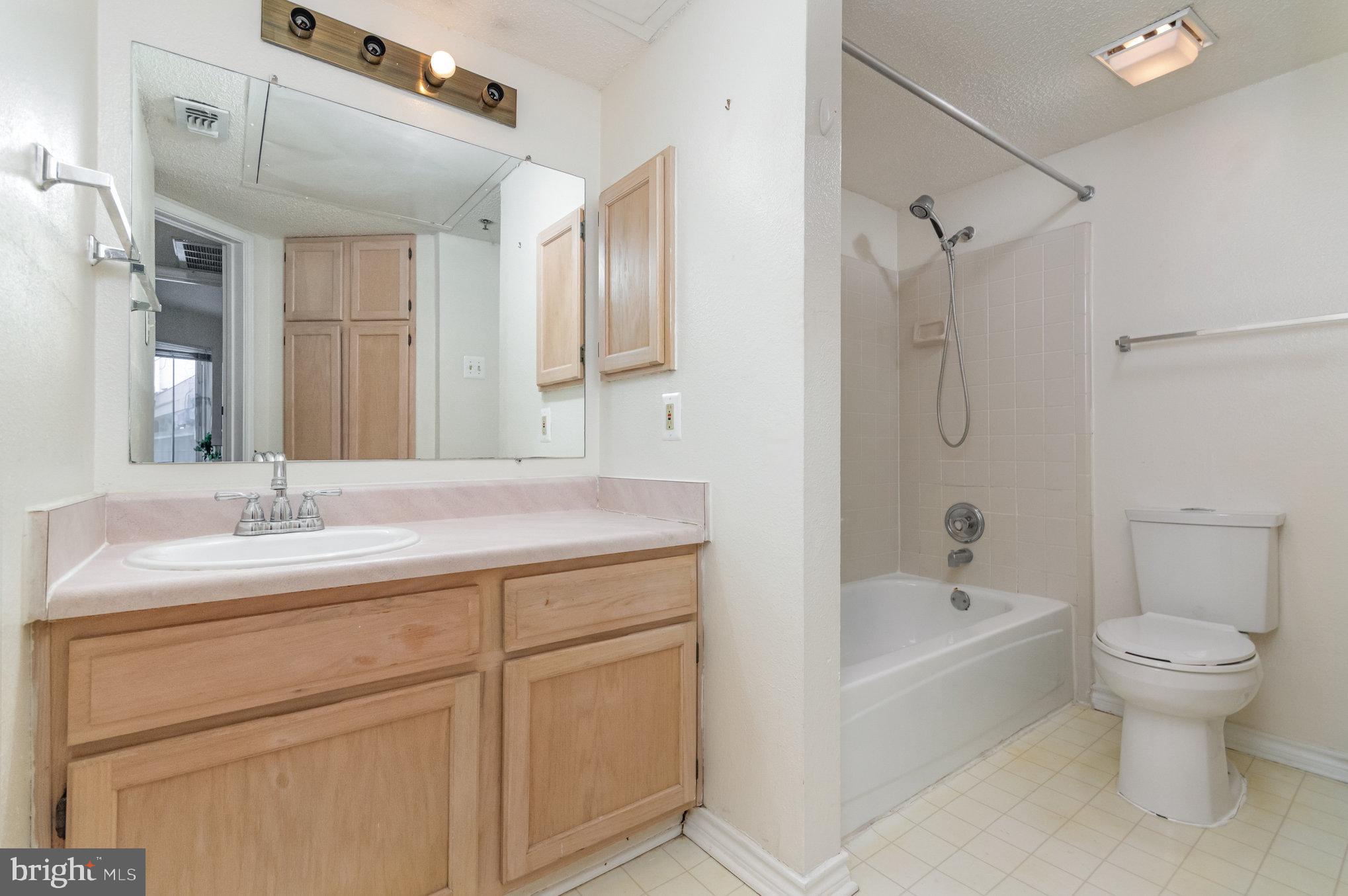 FOUNTAINS AT MCLEAN - Residential Lease