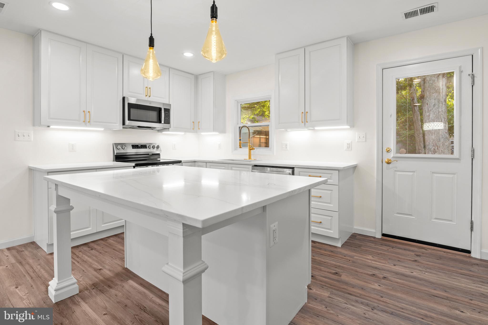 IDLEWILDE ON THE BAY - Residential