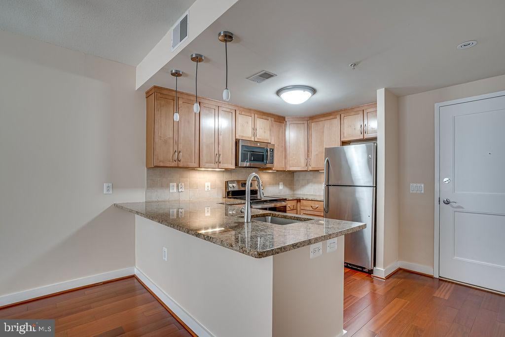 888 N QUINCY STREET 707