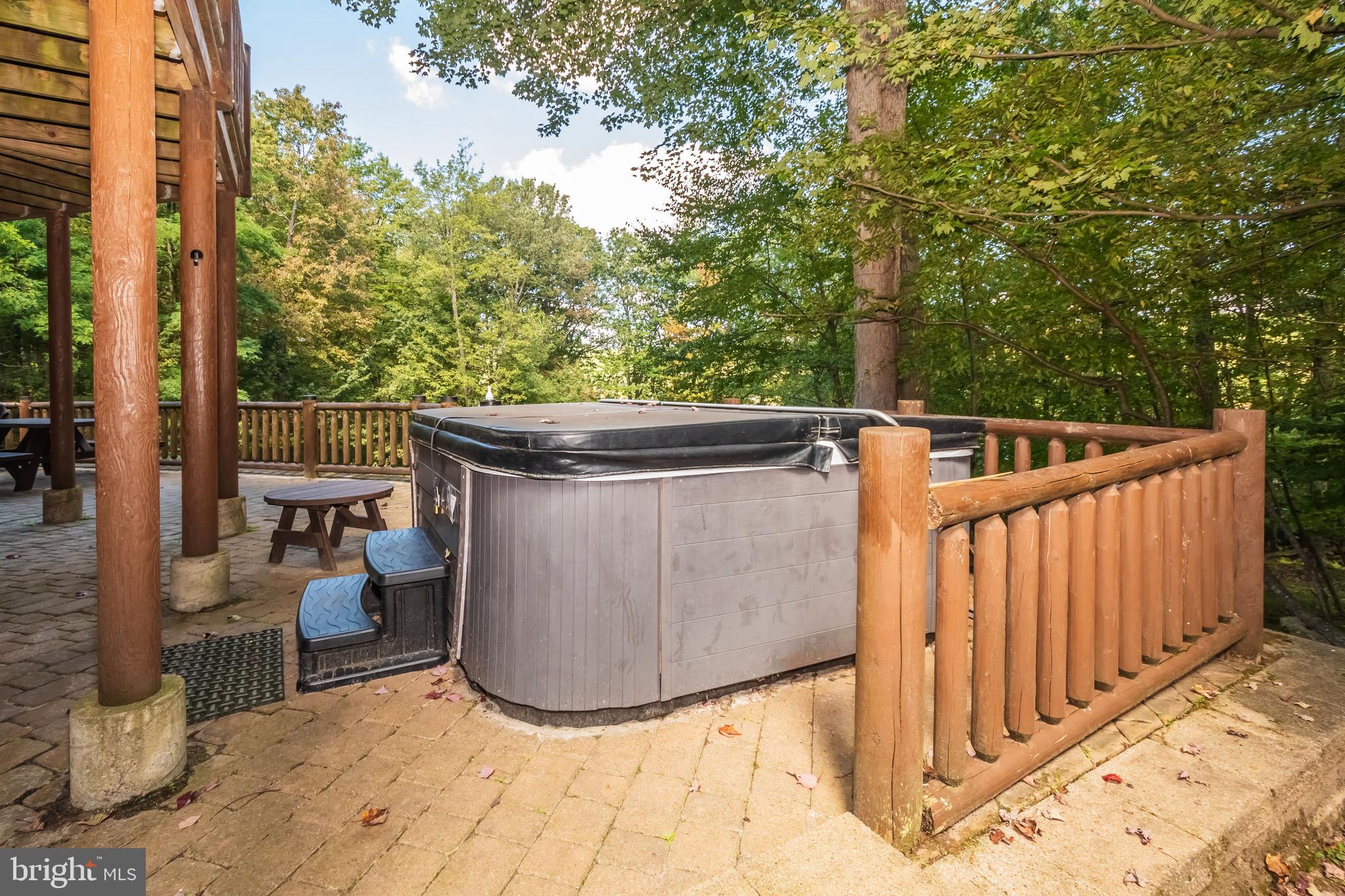 MOUNTAINSIDE - Residential