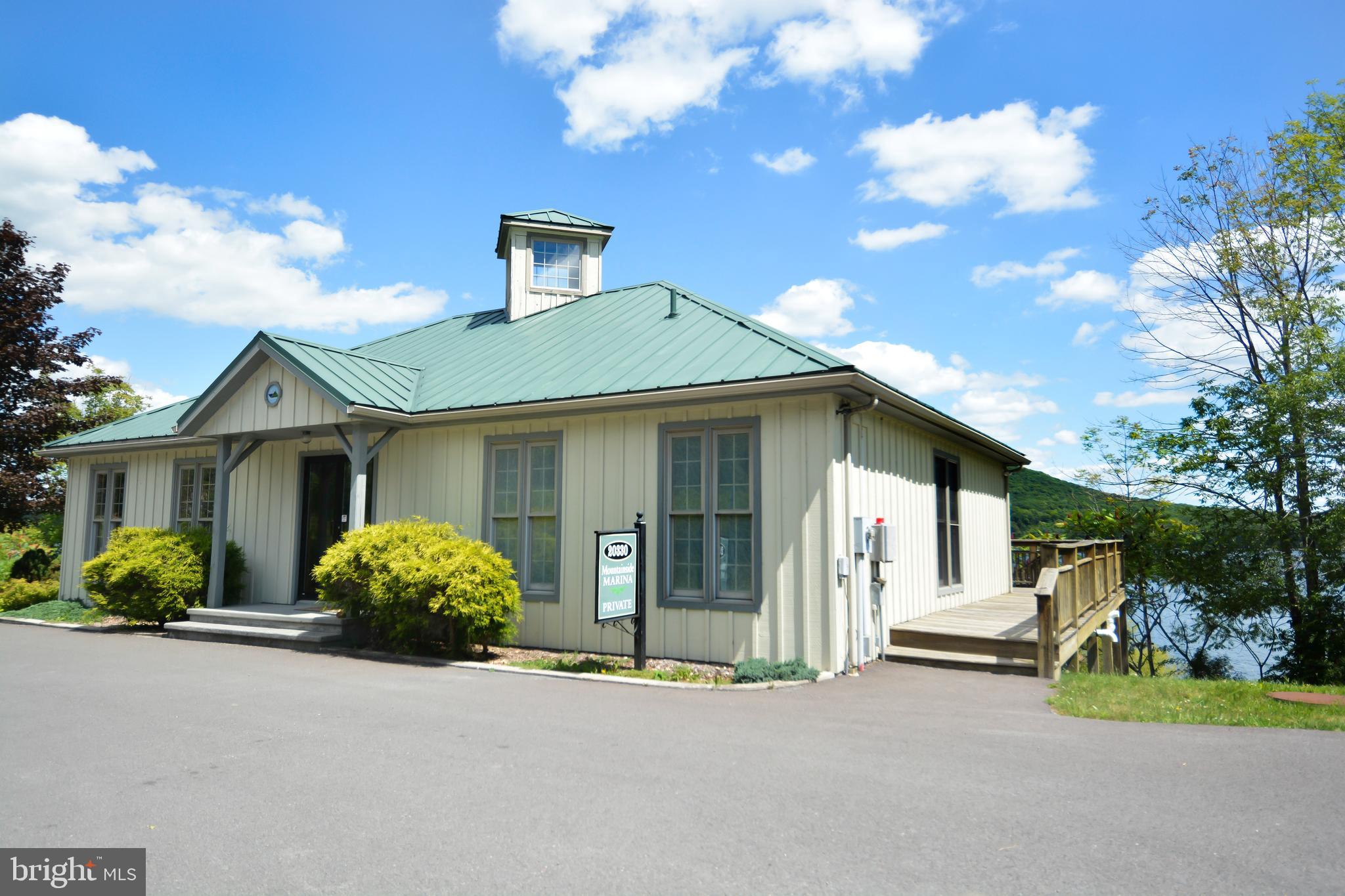 MOUNTAINSIDE - Residential