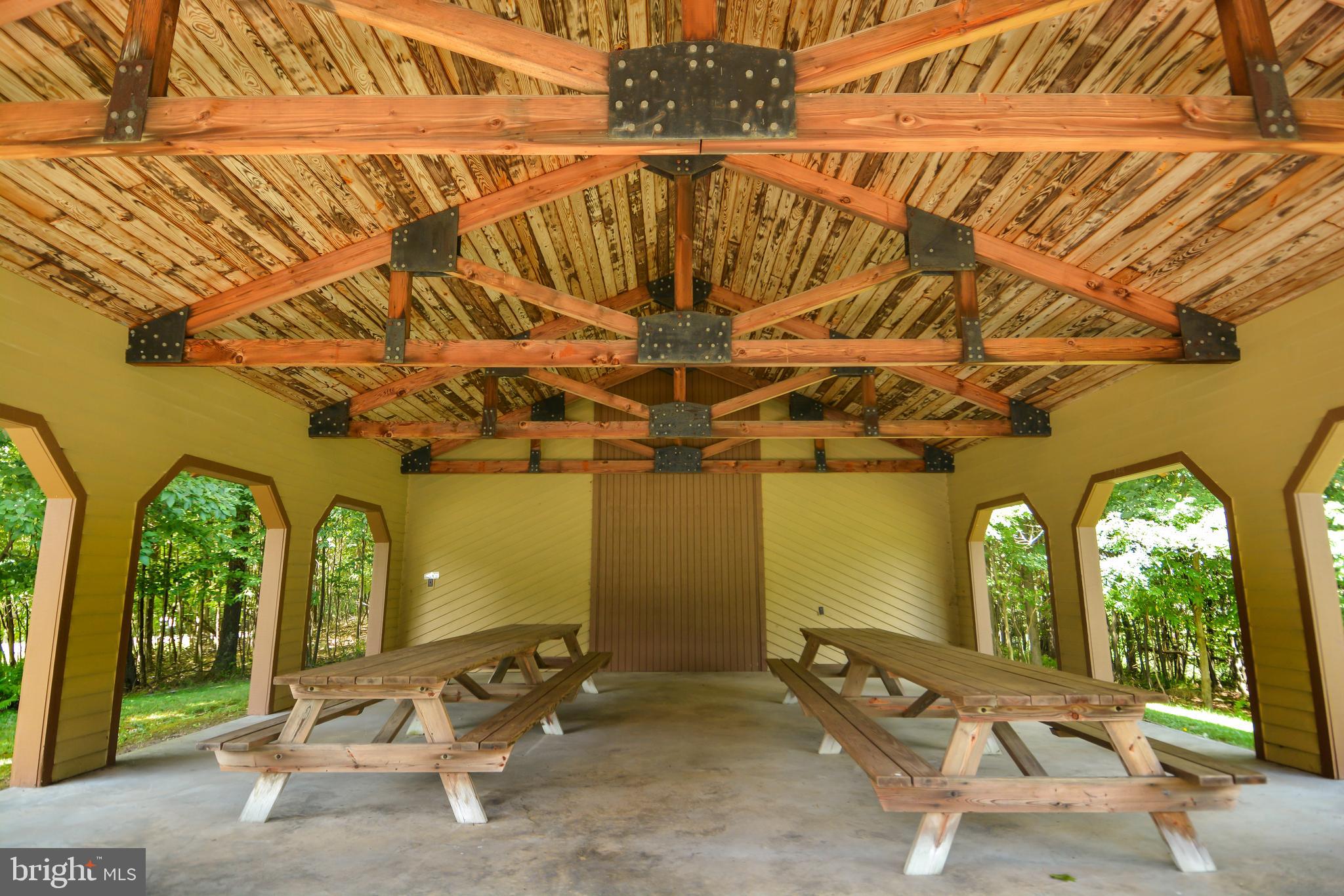 MOUNTAINSIDE - Residential