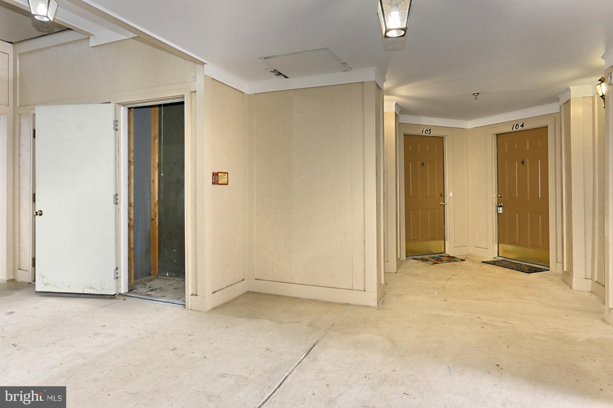 FOUNDERS WALK - Residential