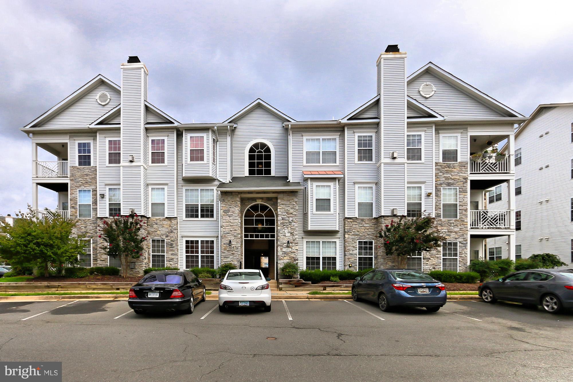 FOUNDERS WALK - Residential