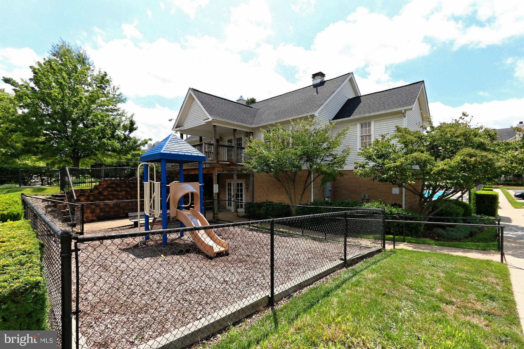 FOUNDERS WALK - Residential