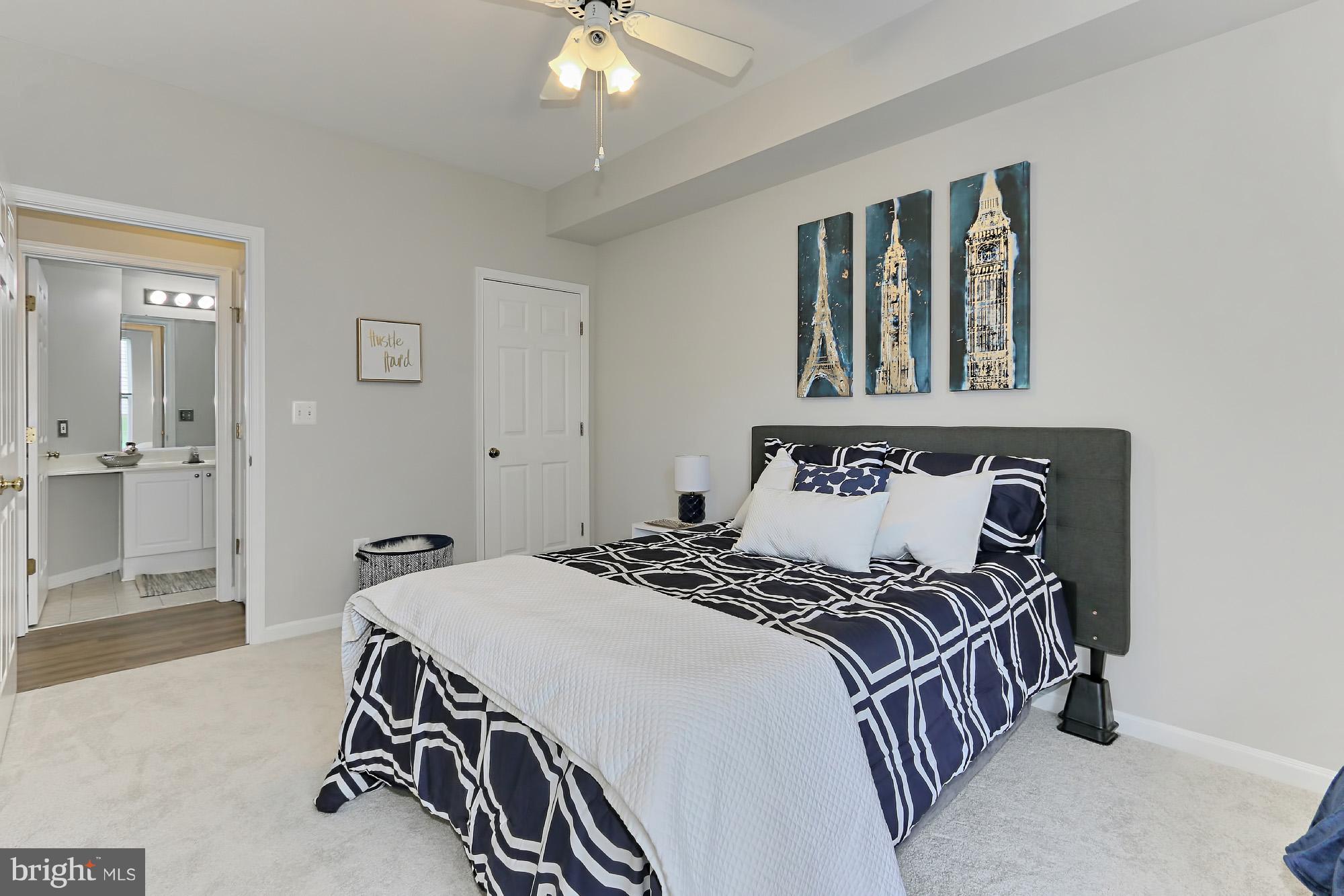 FOUNDERS WALK - Residential