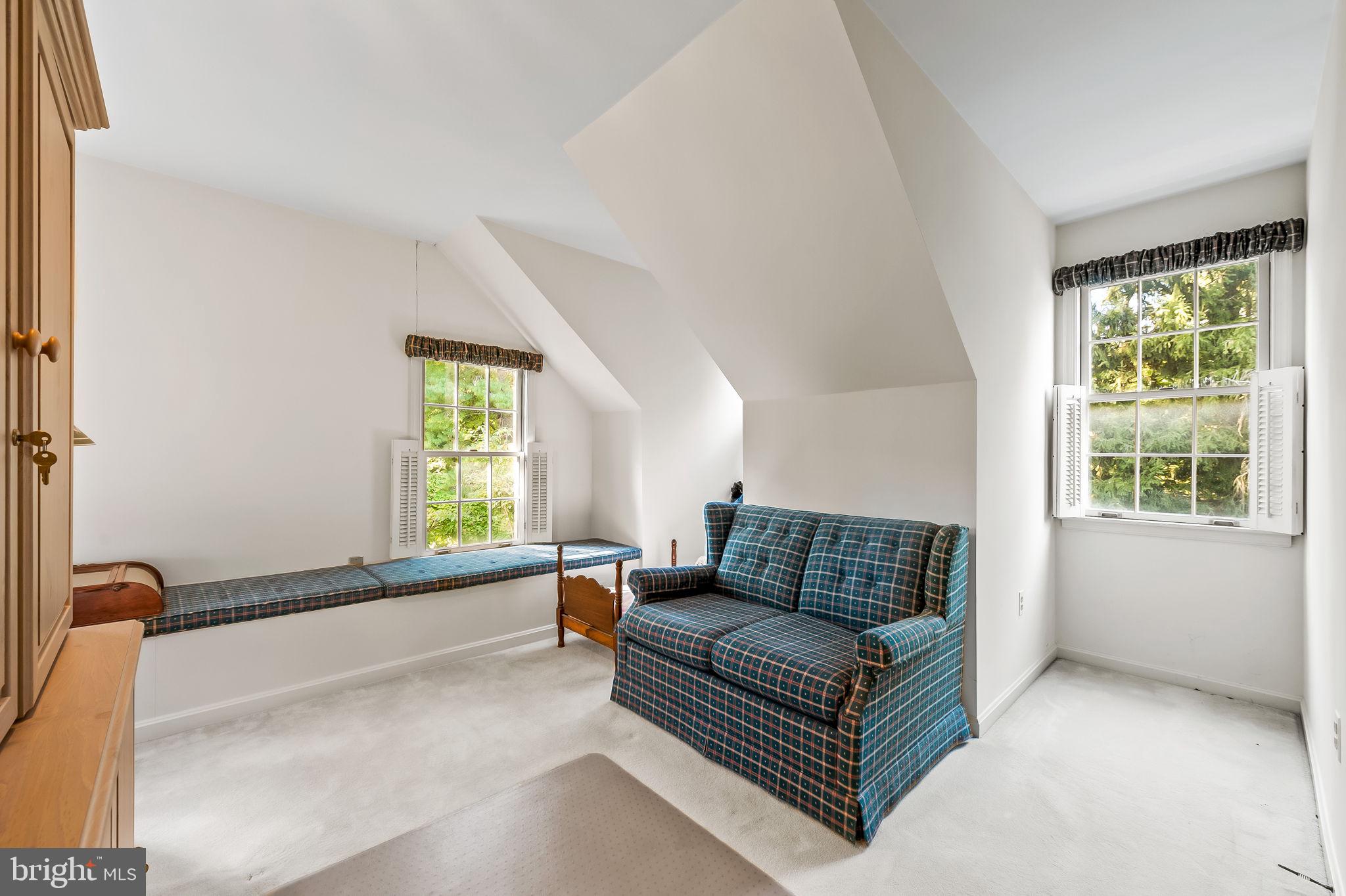 RUXTON HILLS - Residential