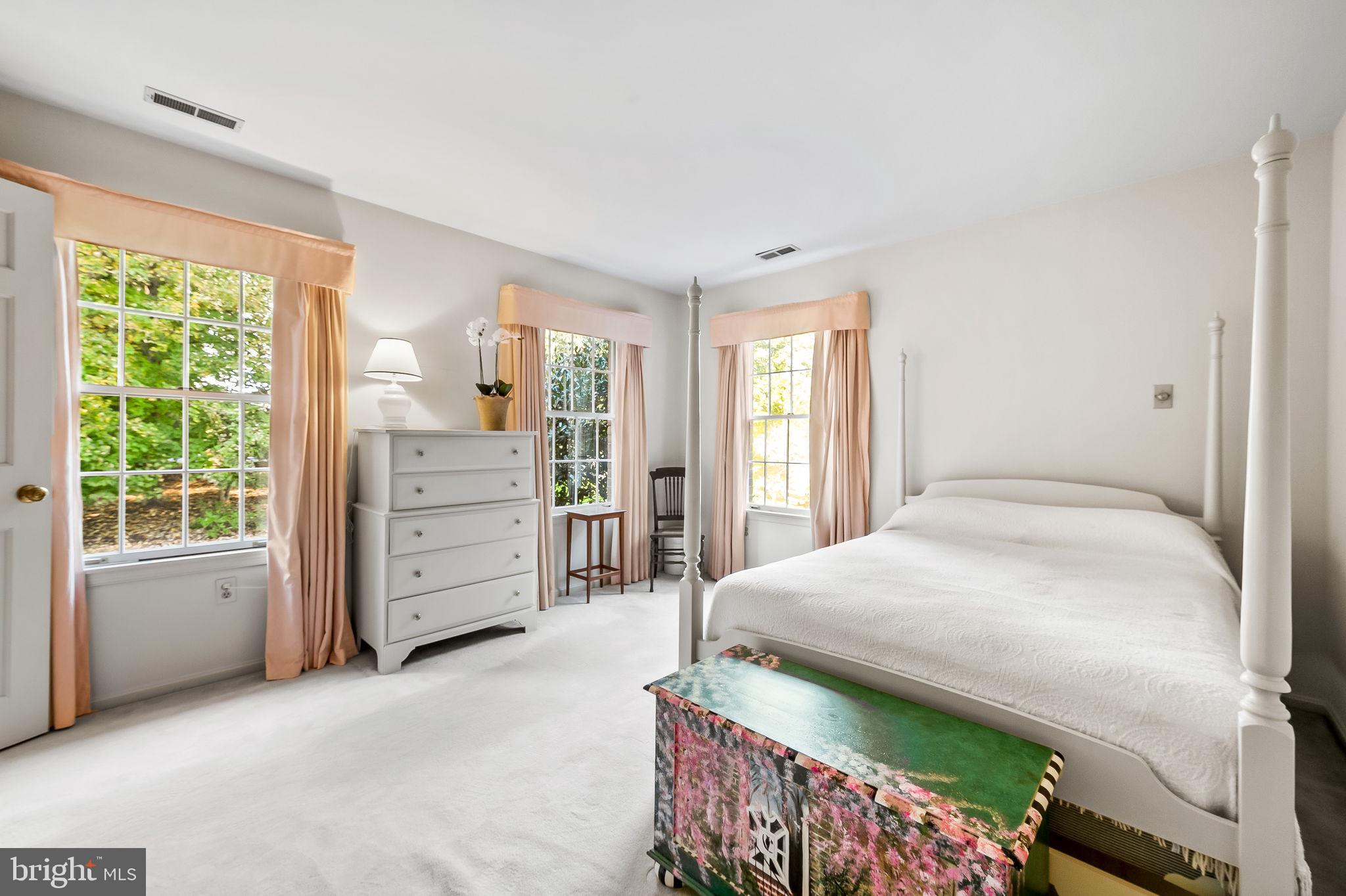 RUXTON HILLS - Residential