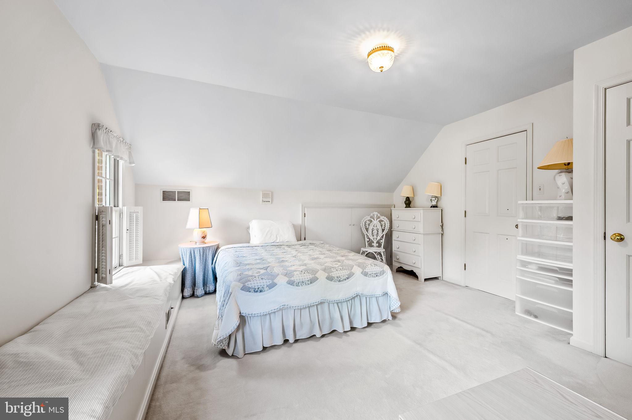 RUXTON HILLS - Residential