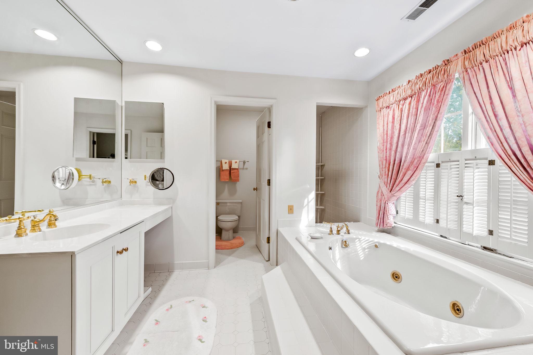 RUXTON HILLS - Residential