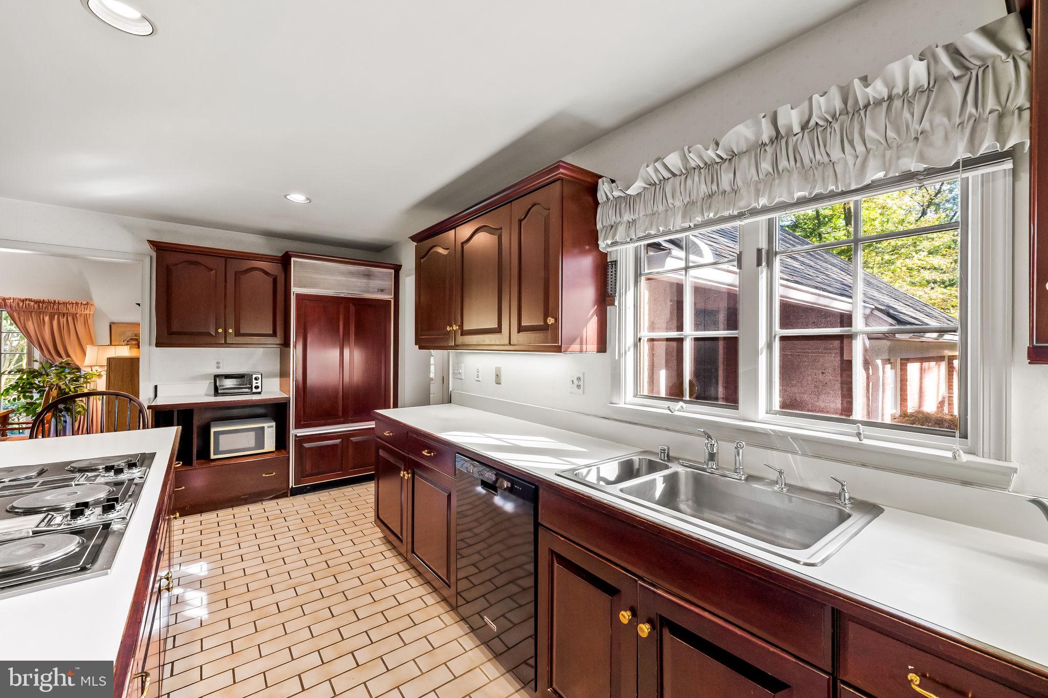 RUXTON HILLS - Residential