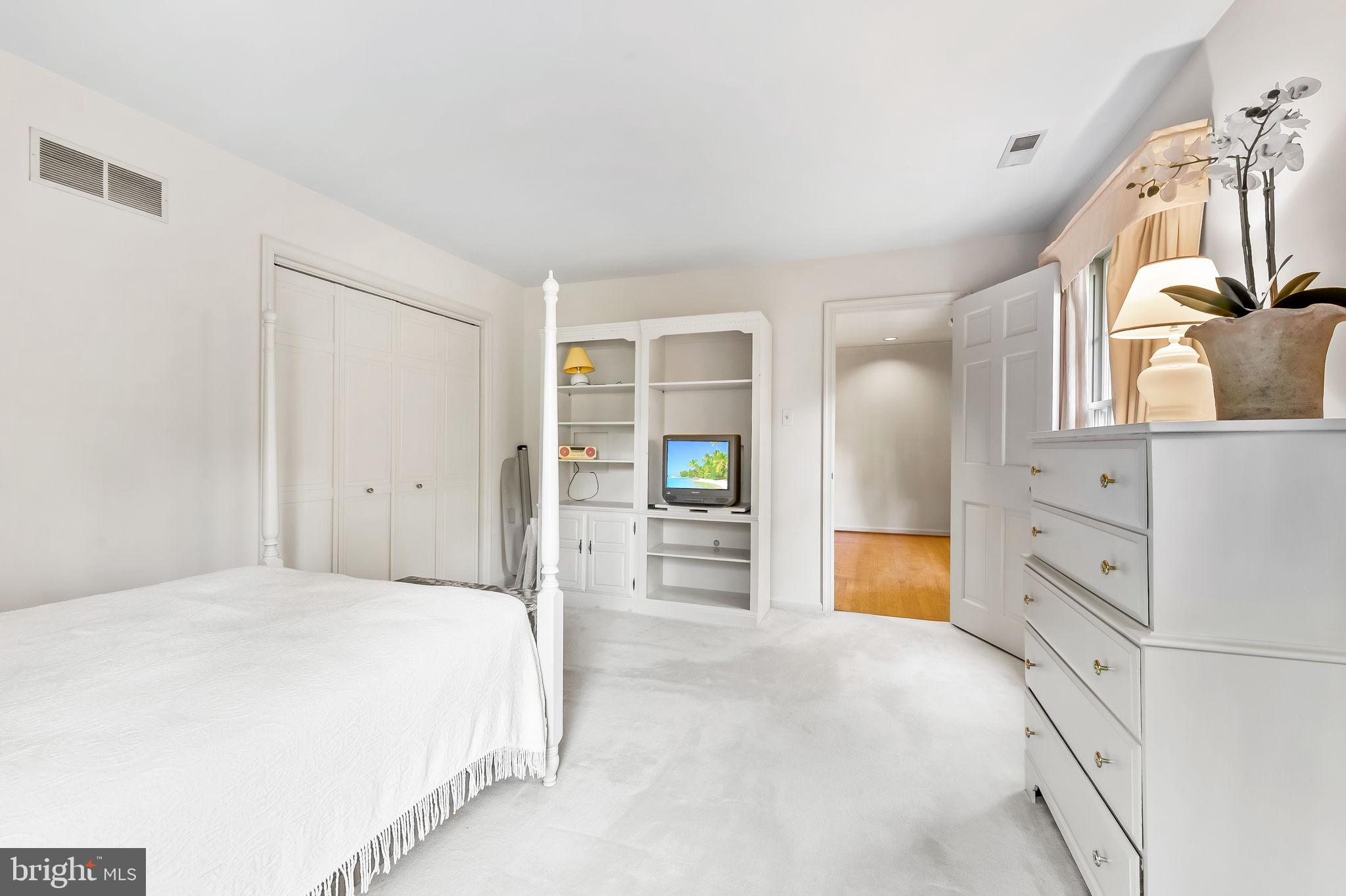 RUXTON HILLS - Residential