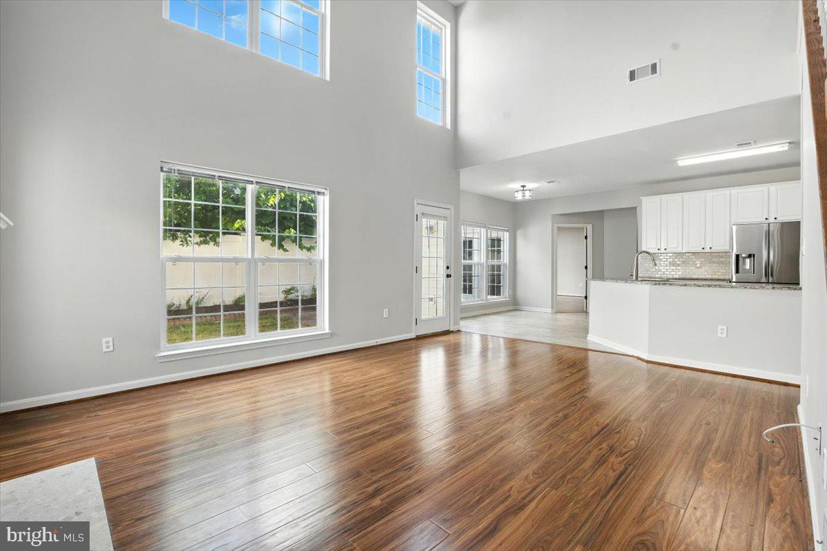 SIGNATURE AT BROADLANDS - Residential Lease