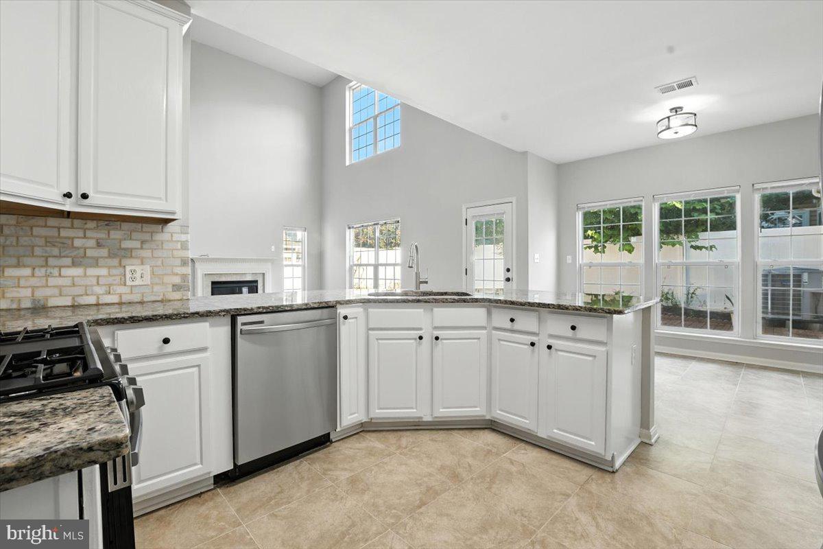 SIGNATURE AT BROADLANDS - Residential Lease