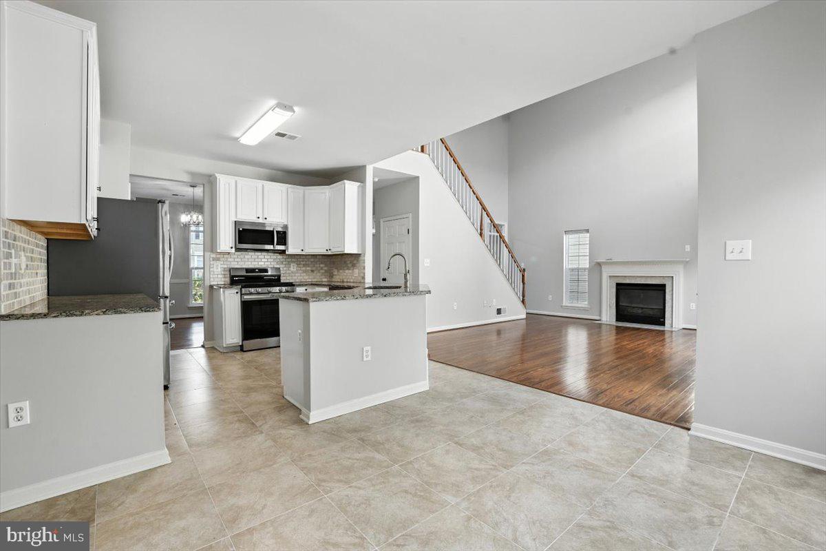 SIGNATURE AT BROADLANDS - Residential Lease