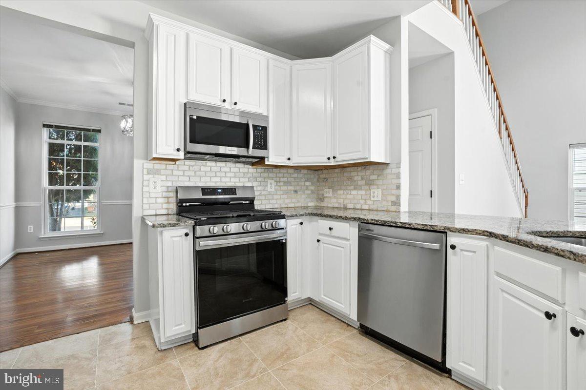 SIGNATURE AT BROADLANDS - Residential Lease