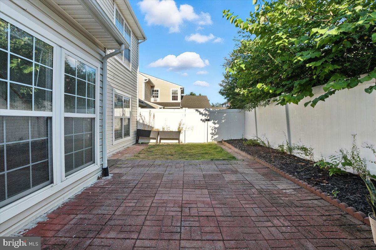 SIGNATURE AT BROADLANDS - Residential Lease