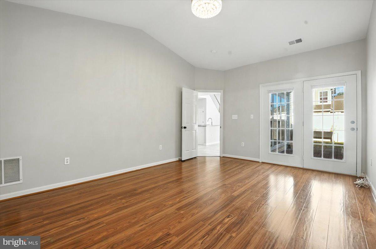 SIGNATURE AT BROADLANDS - Residential Lease