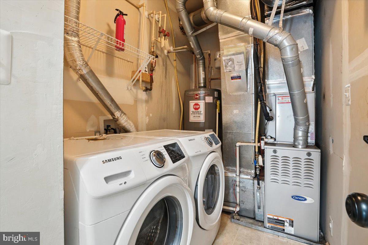 SIGNATURE AT BROADLANDS - Residential Lease