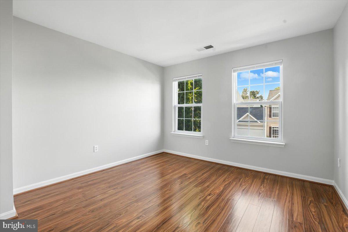 SIGNATURE AT BROADLANDS - Residential Lease