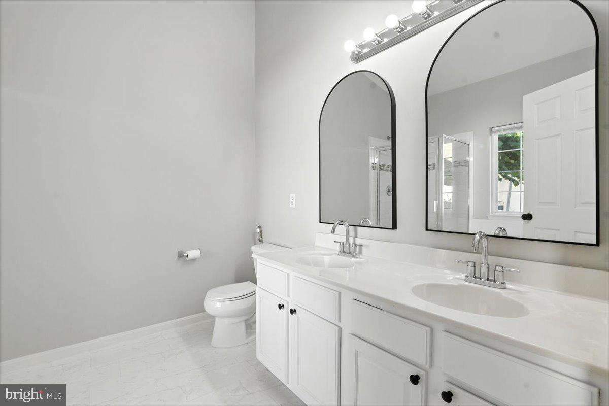 SIGNATURE AT BROADLANDS - Residential Lease