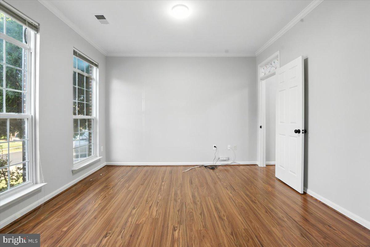 SIGNATURE AT BROADLANDS - Residential Lease