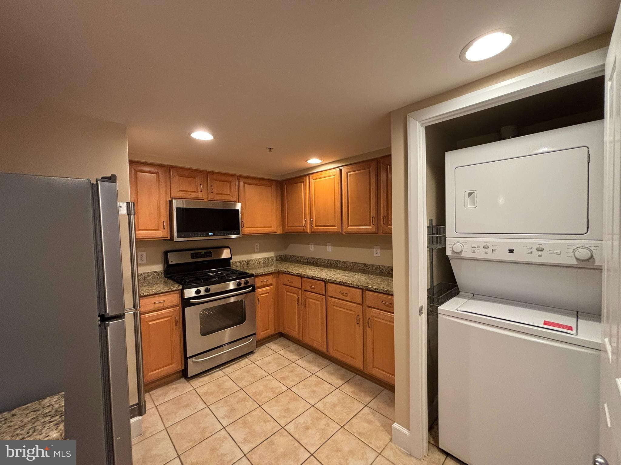 STATION SQUARE - Residential Lease