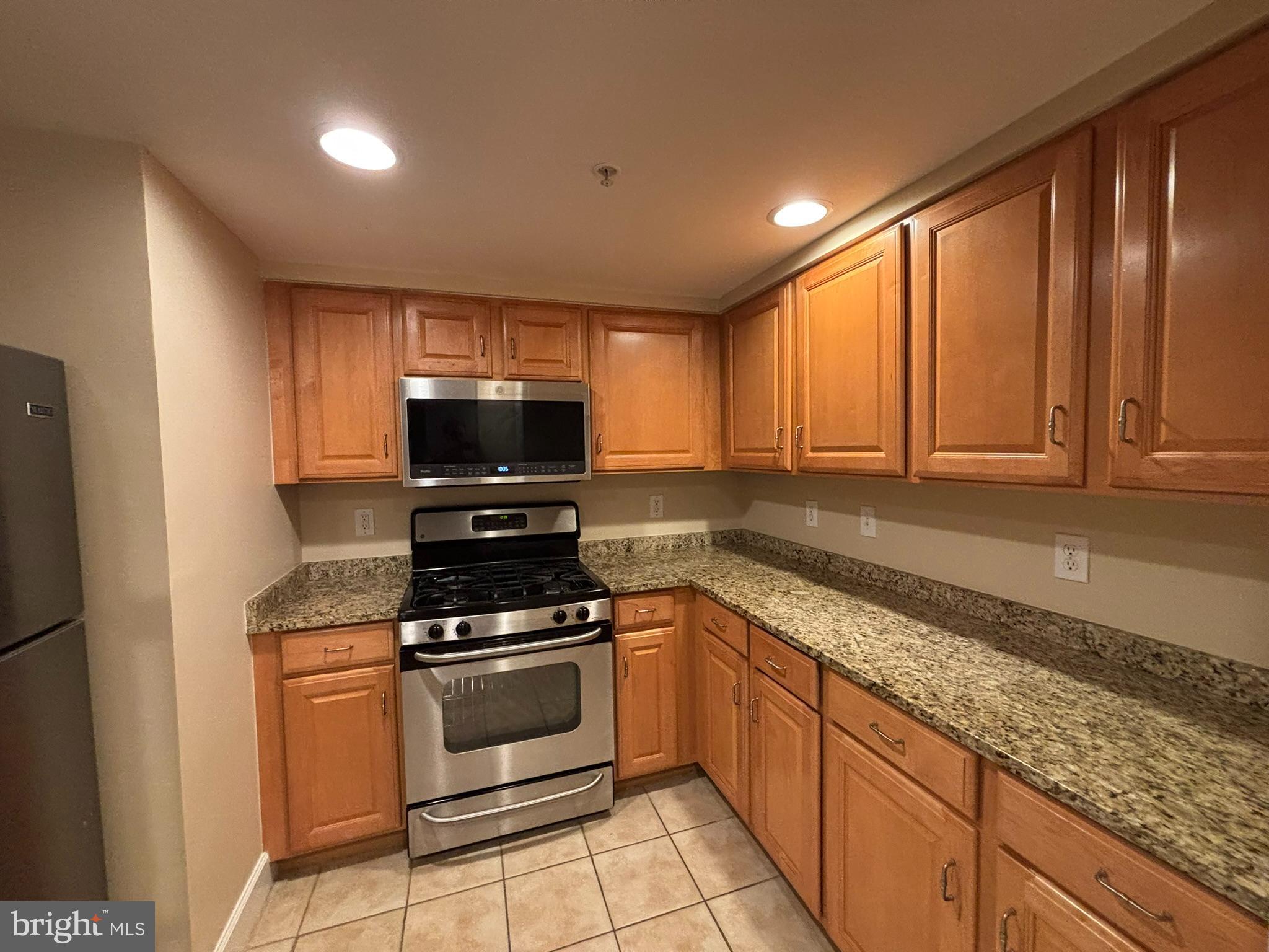 STATION SQUARE - Residential Lease