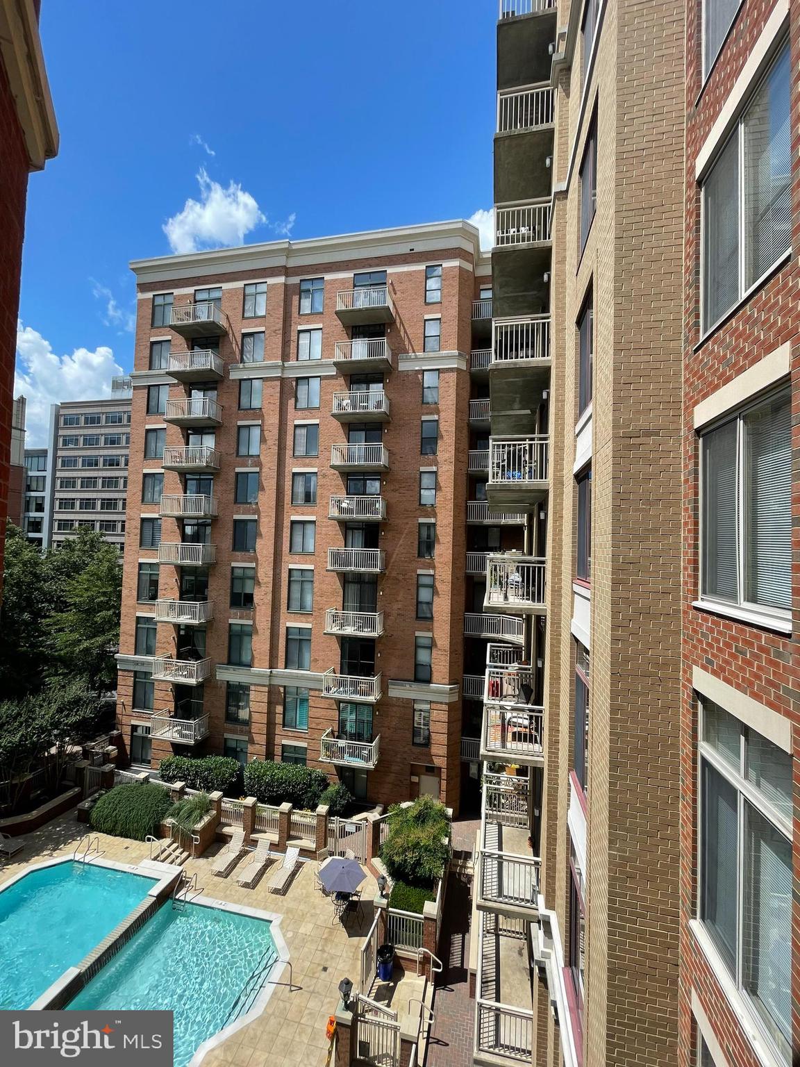 STATION SQUARE - Residential Lease