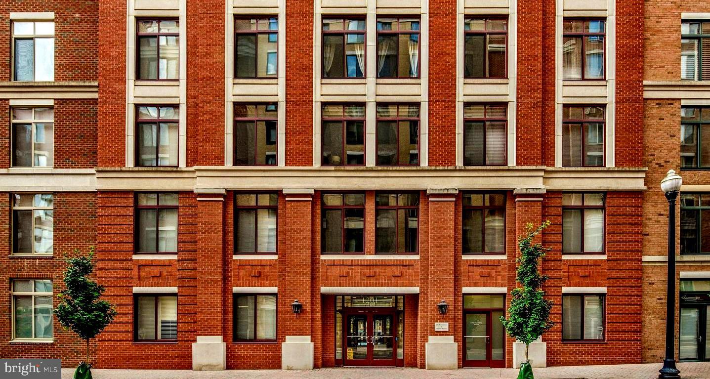 STATION SQUARE - Residential Lease