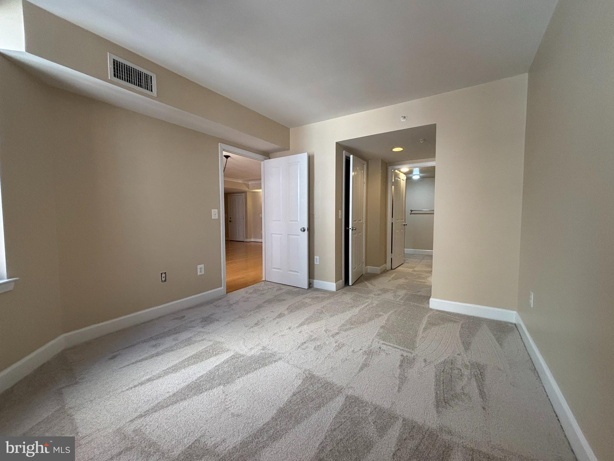 STATION SQUARE - Residential Lease