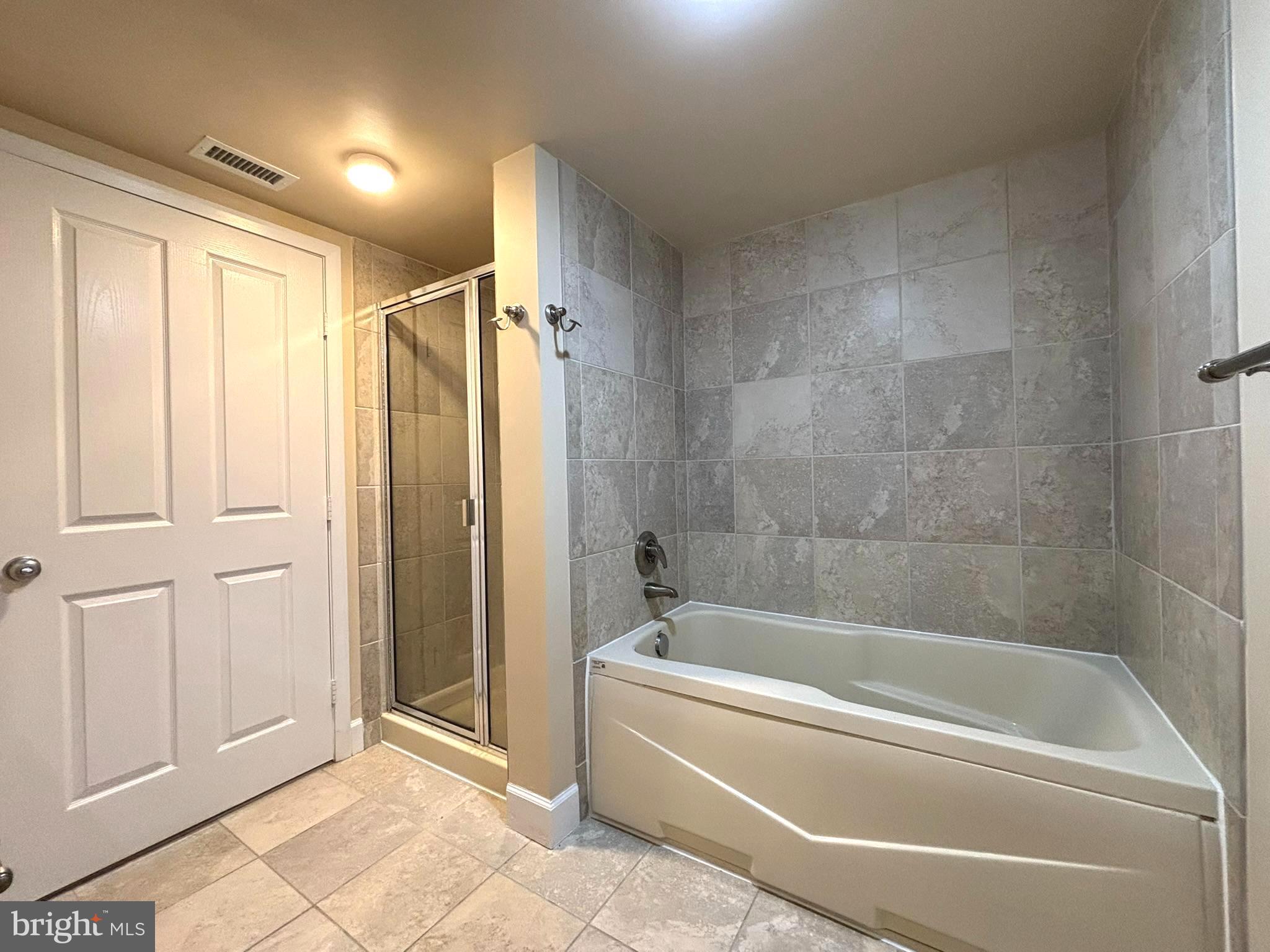 STATION SQUARE - Residential Lease