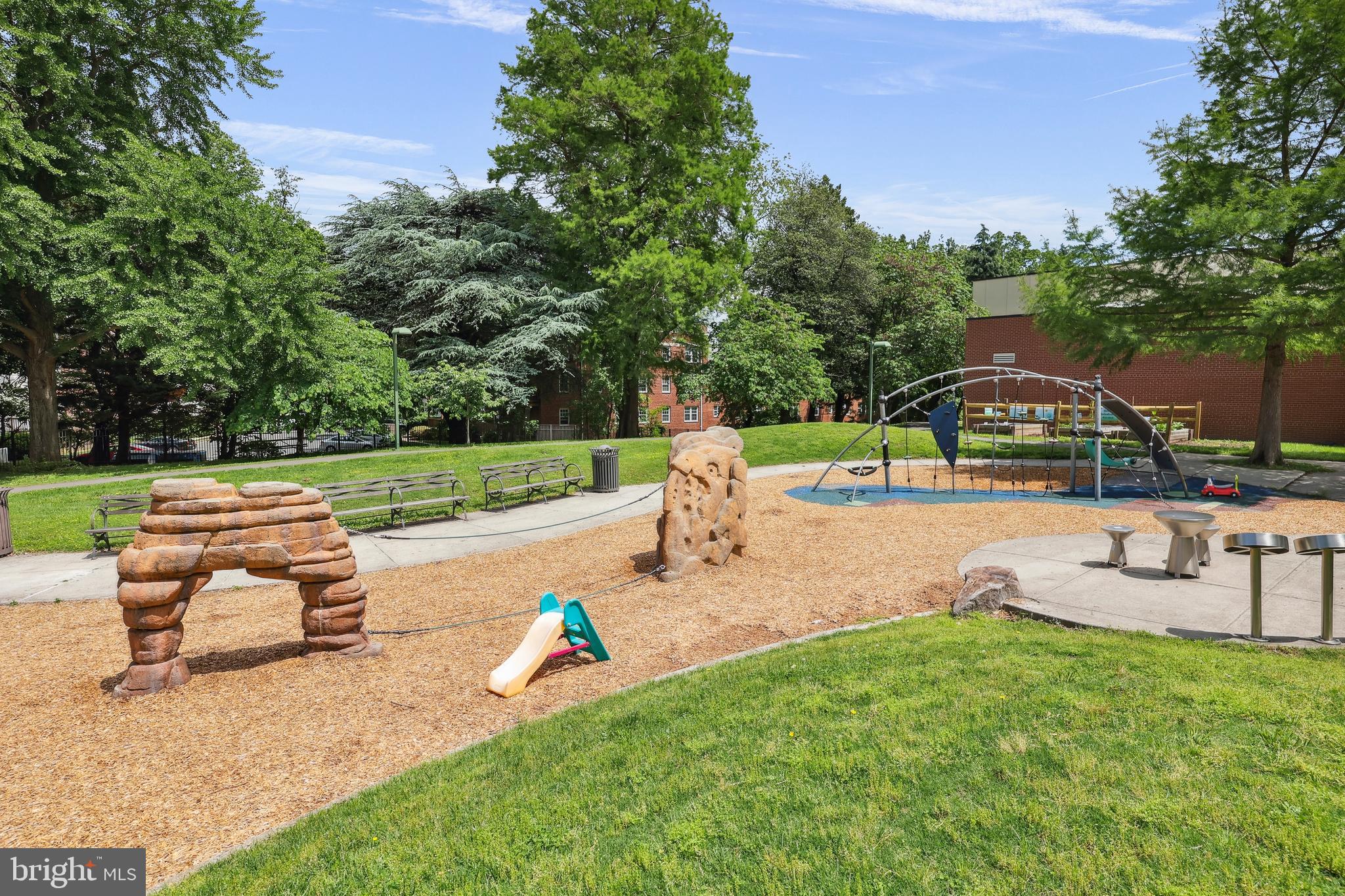 ARLINGTON VILLAGE COURTYARD - Residential