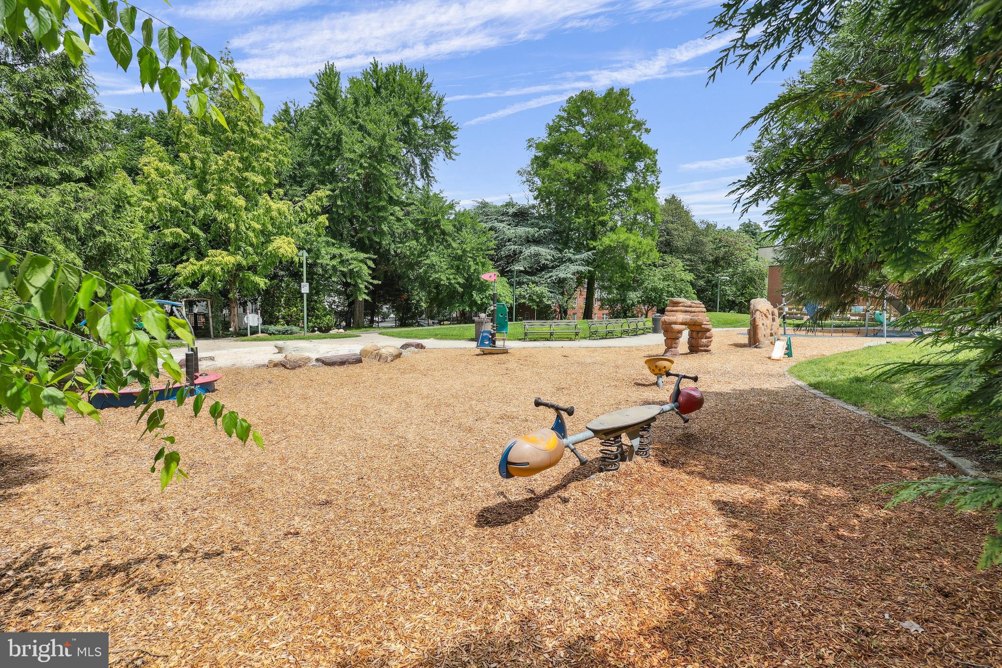 ARLINGTON VILLAGE COURTYARD - Residential