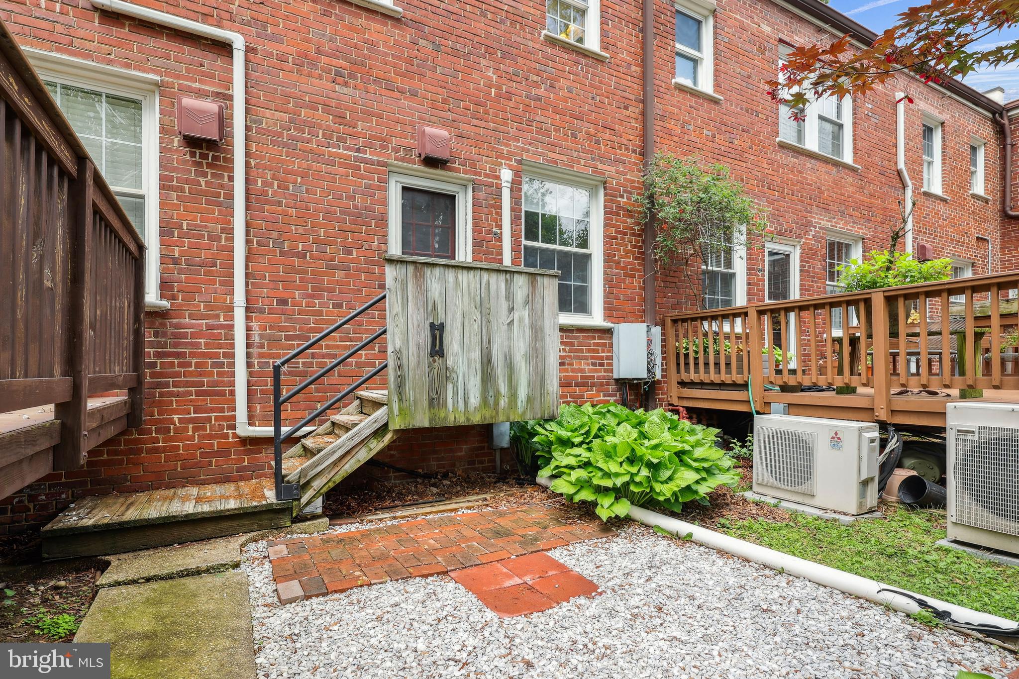ARLINGTON VILLAGE COURTYARD - Residential