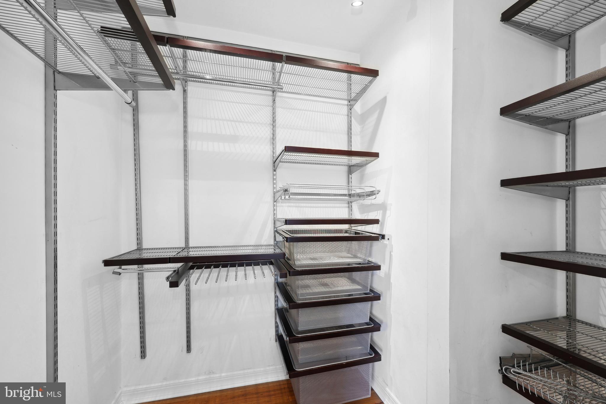 ARLINGTON VILLAGE COURTYARD - Residential