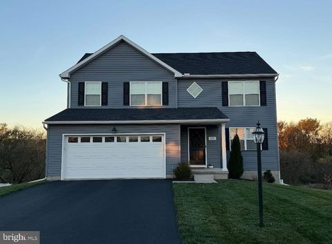 Photo of 1127 Alder Court, YORK, PA 17408 (MLS # PAYK2093342)