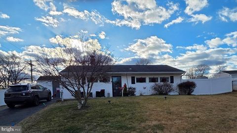 5 THIMBLEBERRY LANE LEVITTOWN PA 19054