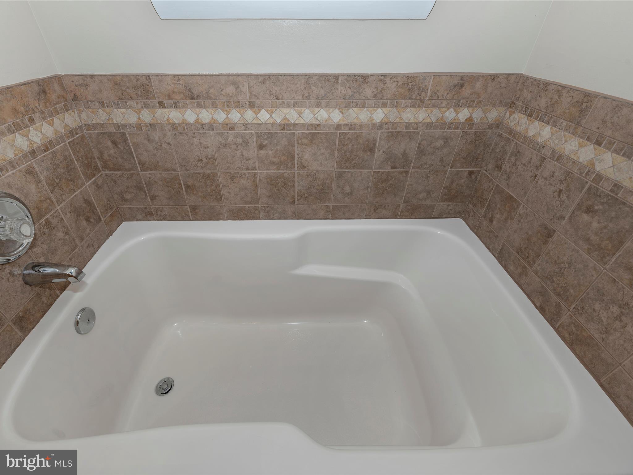 THE MEADOW AT NEW MARKET - Residential