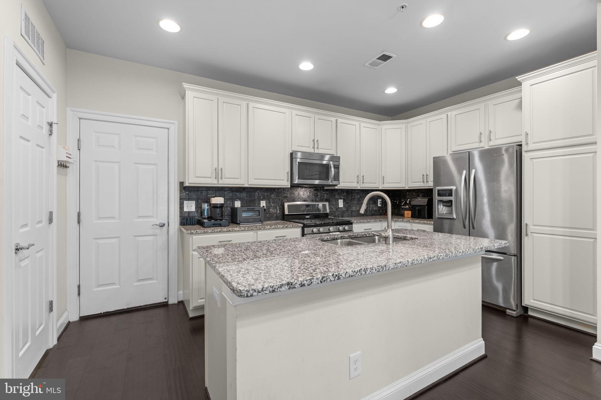 GOOSE CREEK VILLAGE NORTH - Residential