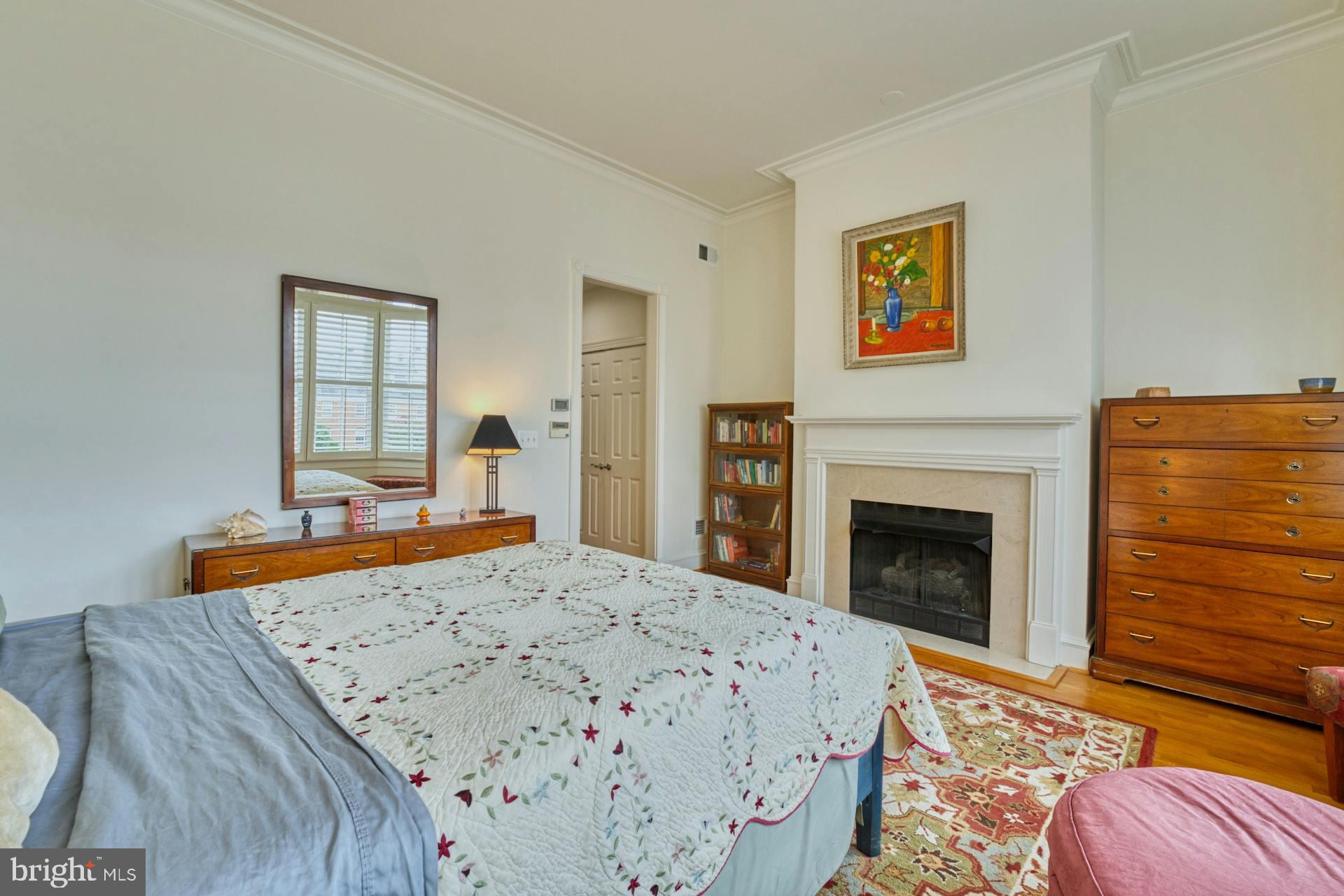 QUEENS ROW - Residential