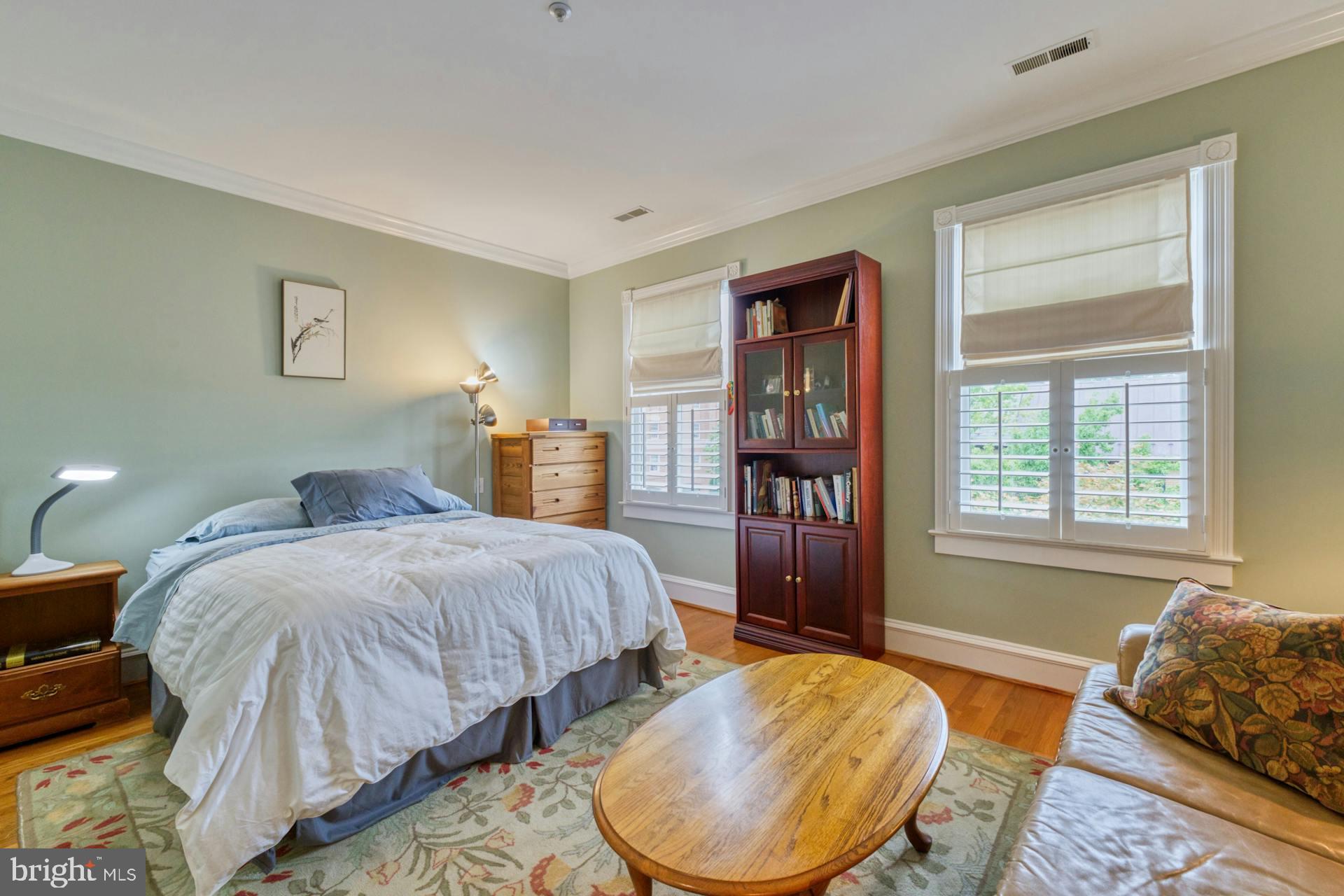 QUEENS ROW - Residential