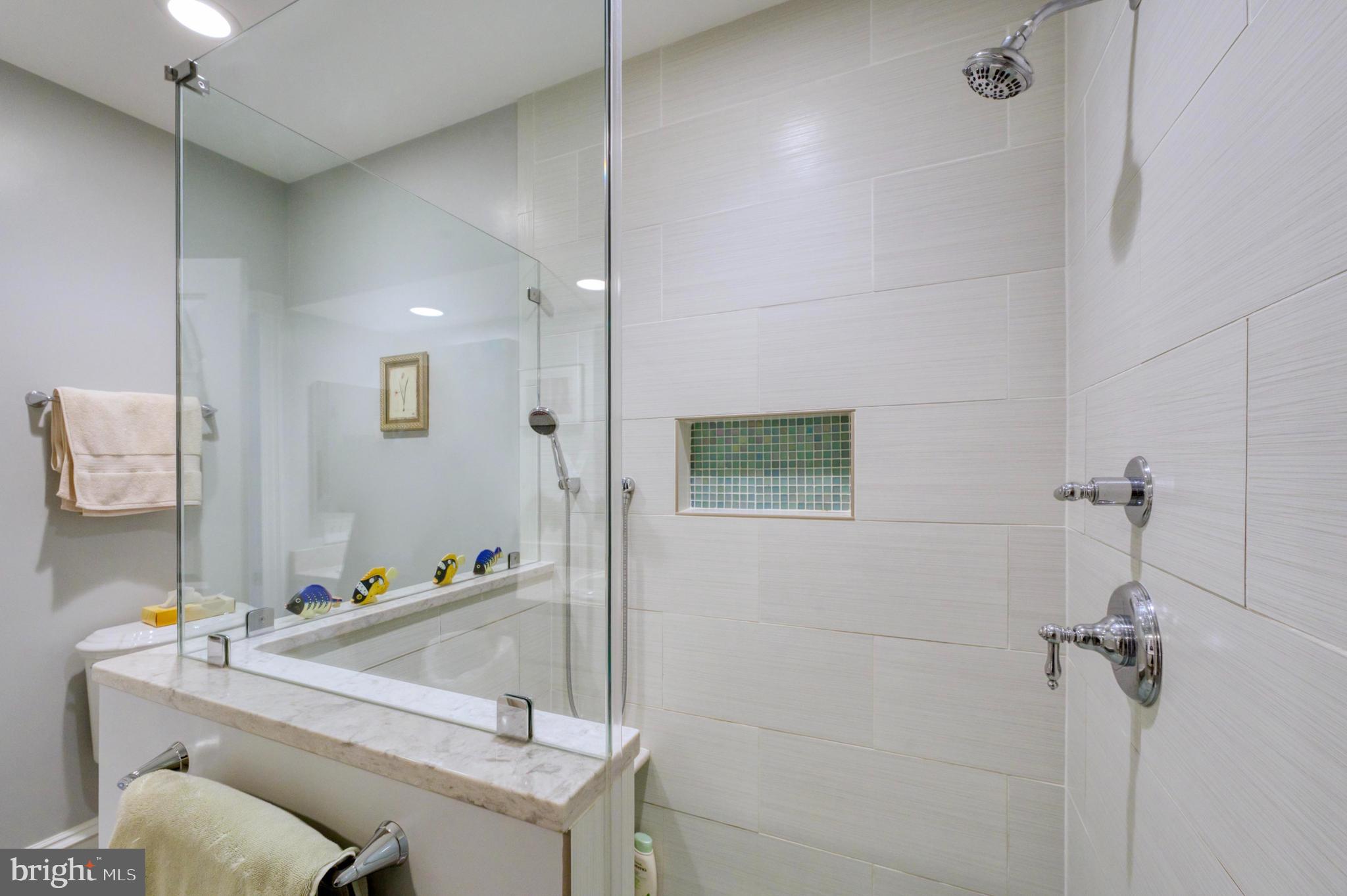 QUEENS ROW - Residential