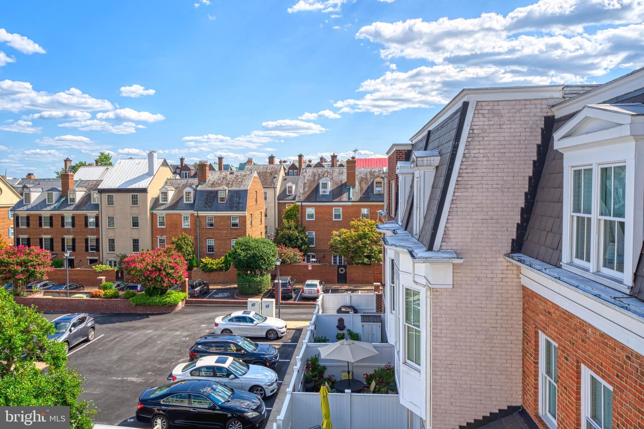 QUEENS ROW - Residential