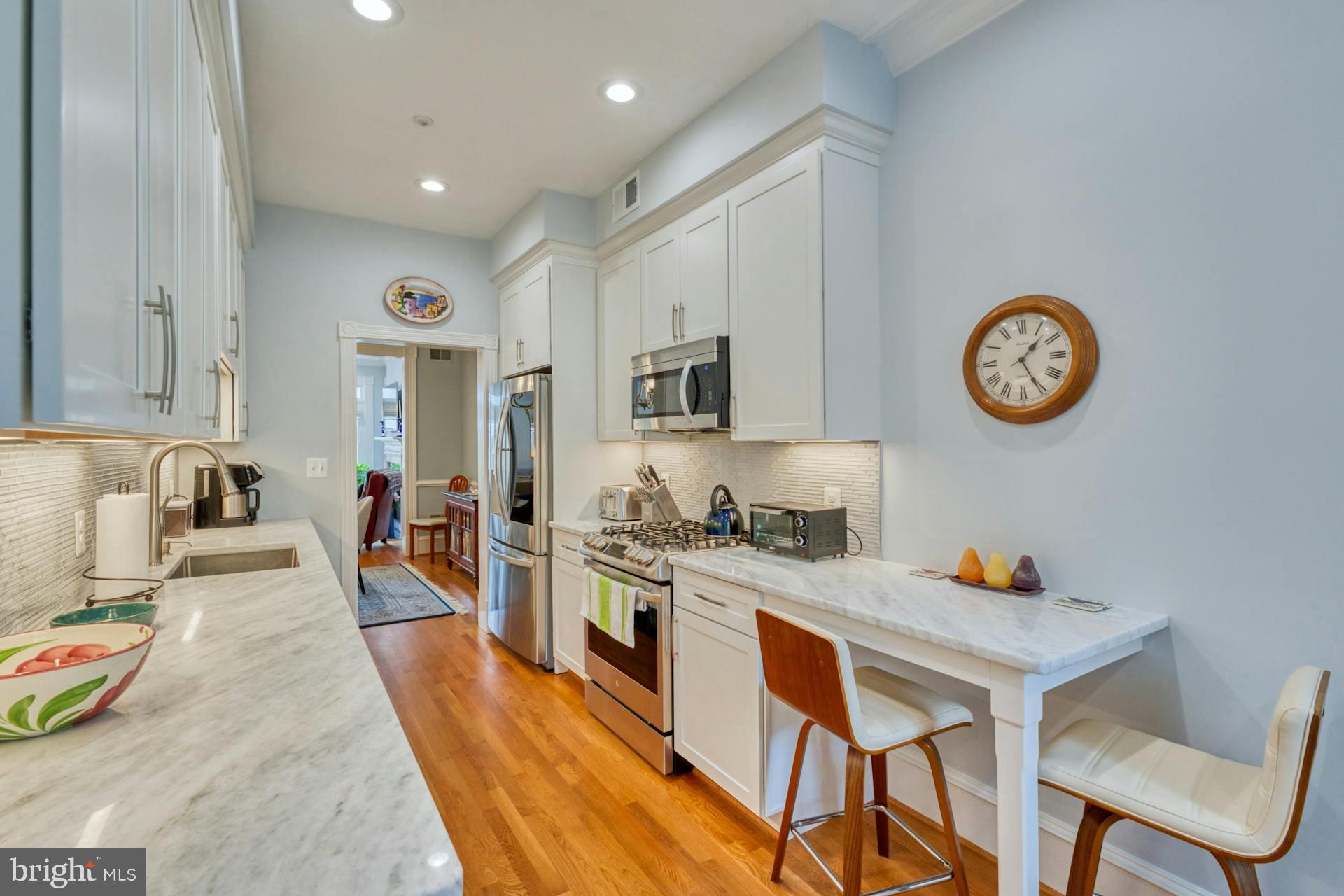 QUEENS ROW - Residential