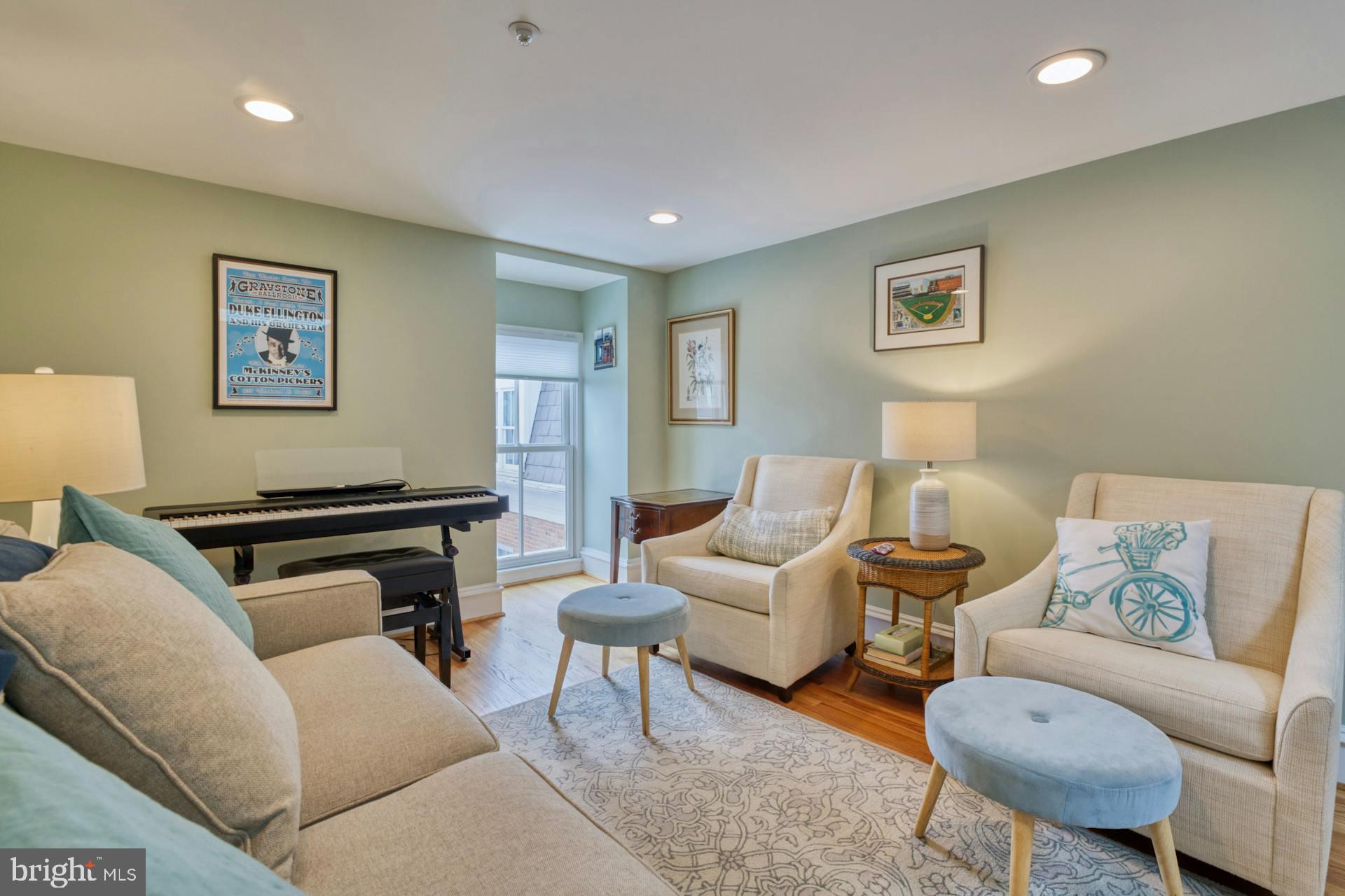 QUEENS ROW - Residential