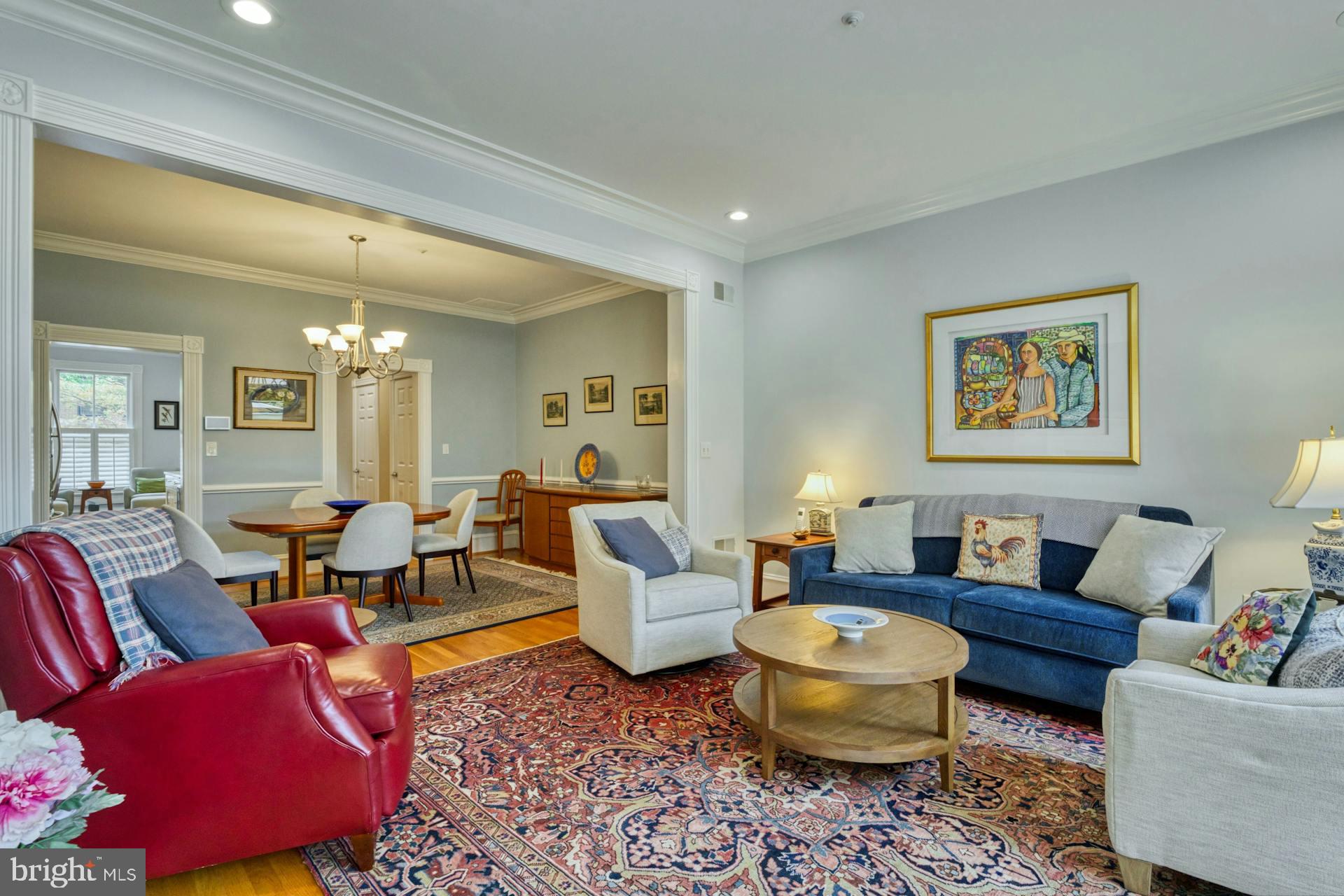 QUEENS ROW - Residential